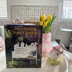 Decorating Your Garden Used Coffee Table Book